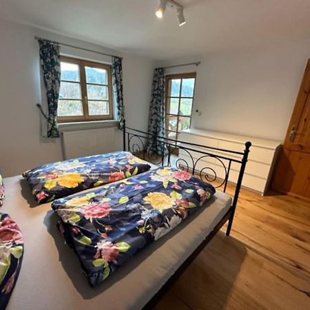 Charmante Farbenfrohe Wohnung Fuer Zwei Fischbachau Buitenkant foto