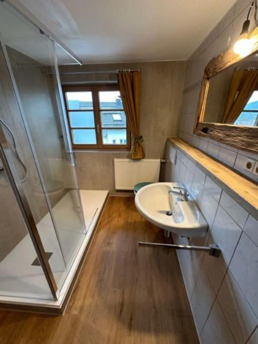 Charmante Farbenfrohe Wohnung Fuer Zwei Fischbachau Buitenkant foto