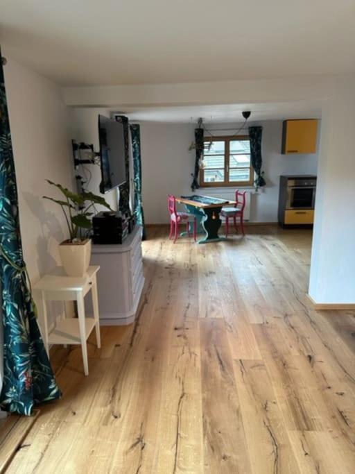 Charmante Farbenfrohe Wohnung Fuer Zwei Fischbachau Buitenkant foto